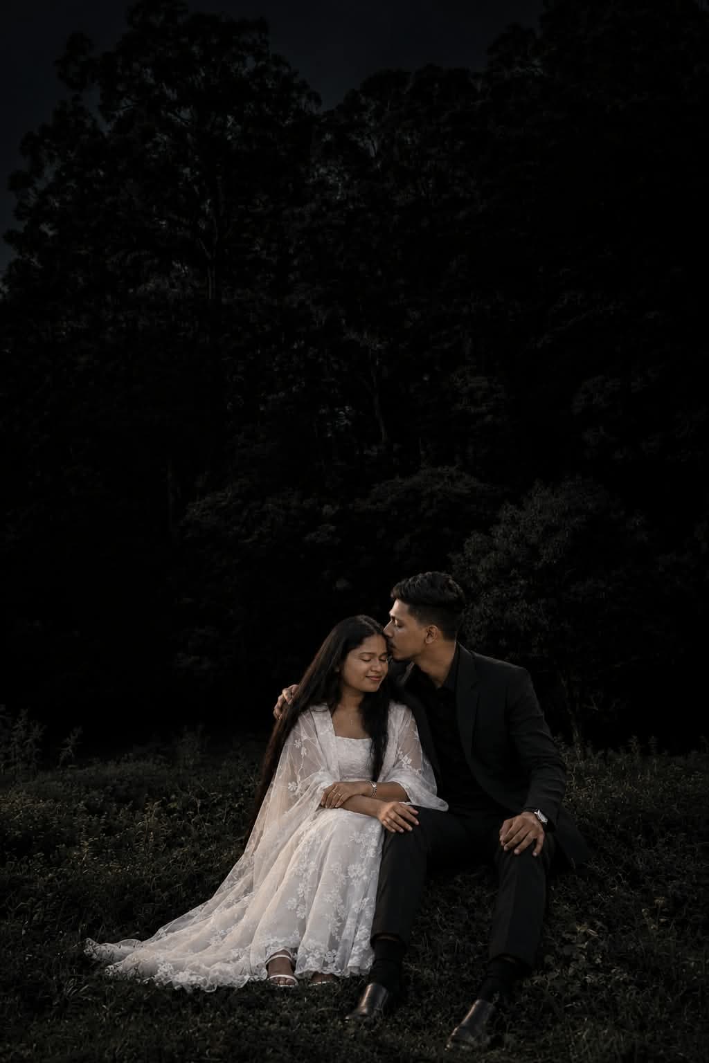 Gayasha and Nimesh, photo 1